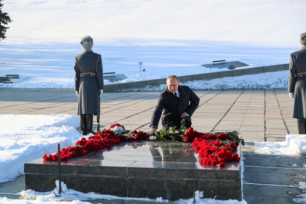 Владимир Путин в Волгограде посетил главную высоту России Владимир Путин в Волгограде посетил главную высоту России
