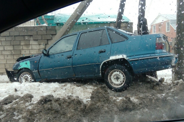 Волгоградец разбил ночью Daewoo о столб и ушел спать Волгоградец разбил ночью Daewoo о столб и ушел спать