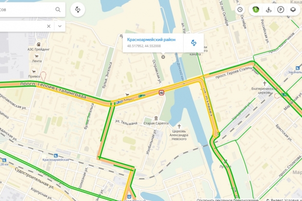 На мосту в Красноармейском районе рано утром перевернулась фура На мосту в Красноармейском районе рано утром перевернулась фура