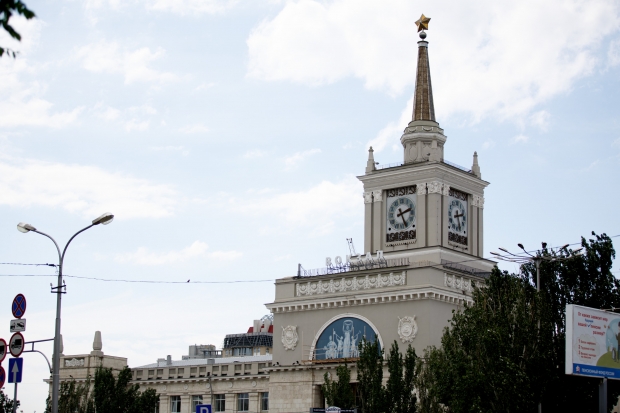 Пассажиры остановили электричку из-за пакета в Волгограде Пассажиры остановили электричку из-за пакета в Волгограде