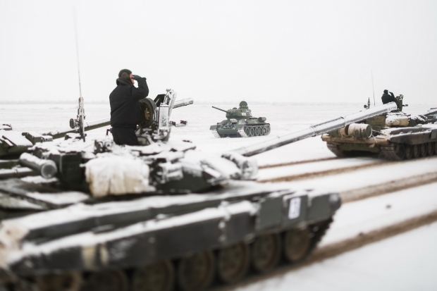 На полигоне под Волгоградом танкисты открыли стрельбу по вертолетам На полигоне под Волгоградом танкисты открыли стрельбу по вертолетам