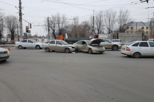 В ДТП на западе Волгограда пострадала 35-летняя пассажирка «Хонды» В ДТП на западе Волгограда пострадала 35-летняя пассажирка «Хонды»