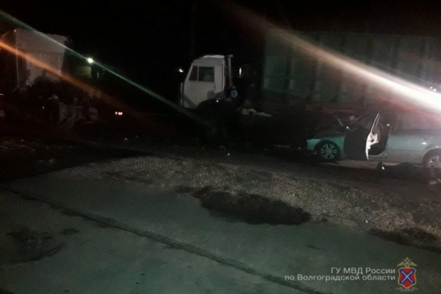 Двое погибли в страшном ДТП с грузовиками на юге Волгограда Двое погибли в страшном ДТП с грузовиками на юге Волгограда