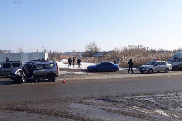 В столкновении 4 авто в Волгограде пострадал 27-летний водитель