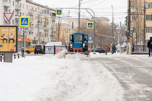 На дороги Волгограда 25 февраля рассыпали 820 тонн реагентов На дороги Волгограда 25 февраля рассыпали 820 тонн реагентов