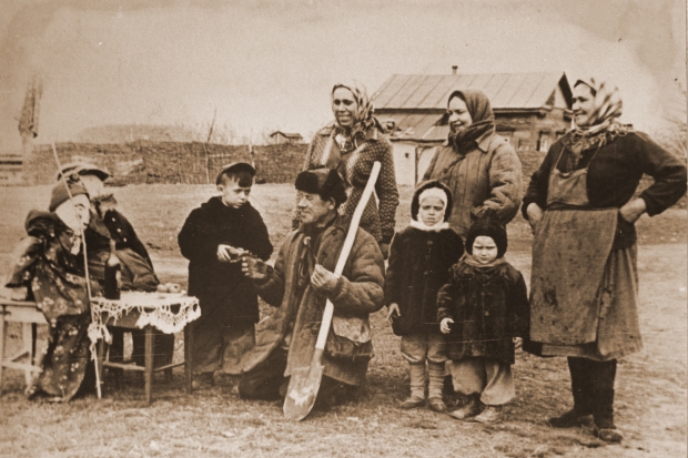 Казаки донские. Празднование Фомы в хуторе Песчанка Иловлинского района, 1950 год. Казаки донские. Празднование Фомы в хуторе Песчанка Иловлинского района, 1950 год.