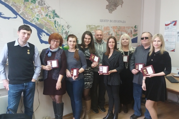 Коллектив ИД «Волгоградская правда» отмечен памятными знаками губернатора Коллектив ИД «Волгоградская правда» отмечен памятными знаками губернатора