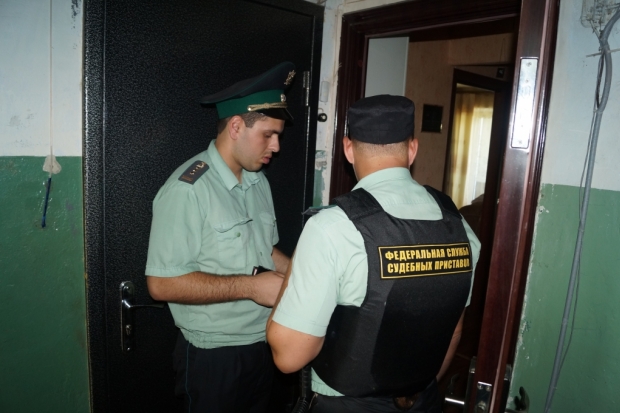 Задолжавший алименты отец из Волгоградской области лишился автомобиля Задолжавший алименты отец из Волгоградской области лишился автомобиля
