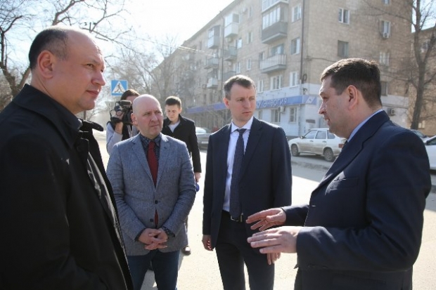 В Волгограде оценили состояние дорог после зимы В Волгограде оценили состояние дорог после зимы