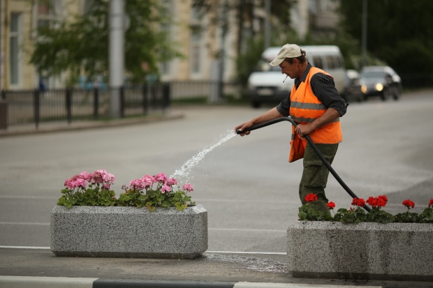 Волгоградцы выходят на серию общегородских субботников Волгоградцы выходят на серию общегородских субботников