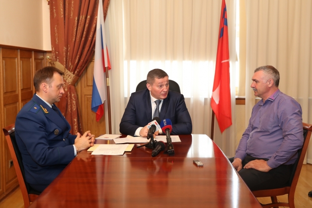 Детсады, газификация и дороги: с чем пришли волгоградцы на прием к Андрею Бочарову Детсады, газификация и дороги: с чем пришли волгоградцы на прием к Андрею Бочарову