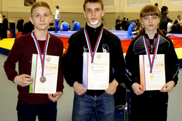 Волгоградцы завоевали 10 медалей чемпионата России по ушу-саньда Волгоградцы завоевали 10 медалей чемпионата России по ушу-саньда