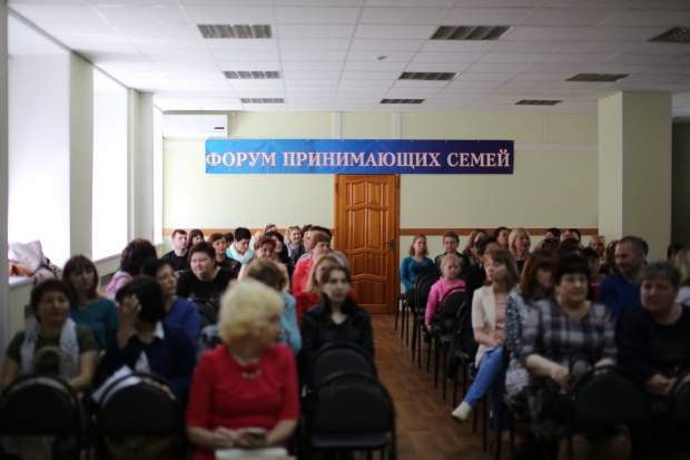 В Волгограде замещающие семьи делятся опытом воспитания приемных детей В Волгограде замещающие семьи делятся опытом воспитания приемных детей