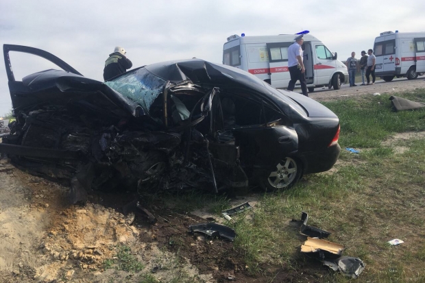 Водитель Nissan погиб с ДТП с ВАЗ в Волгограде, двое ранены