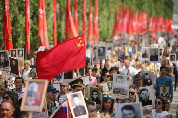 «Бессмертный полк» прошел по улицам Волгограда «Бессмертный полк» прошел по улицам Волгограда