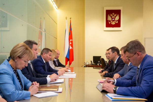 Губернатор Волгоградской области обсудил подготовку к ЧМ с гендиректором «МРСК Юга» Губернатор Волгоградской области обсудил подготовку к ЧМ с гендиректором «МРСК Юга»