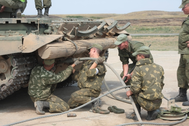 Под Волгоградом танкисты усиленно готовятся к подводному вождению Под Волгоградом танкисты усиленно готовятся к подводному вождению