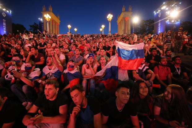 Вход в фан-зону ЧМ–2018 в Волгограде временно закрыт из-за загрузки Вход в фан-зону ЧМ–2018 в Волгограде временно закрыт из-за загрузки