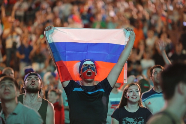 В Волгограде тысячи болельщиков поддержали сборную России В Волгограде тысячи болельщиков поддержали сборную России
