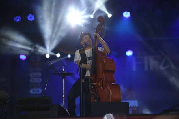 Горечь поражения фанатам Исландии подсластила Billy's Band Горечь поражения фанатам Исландии подсластила Billy's Band