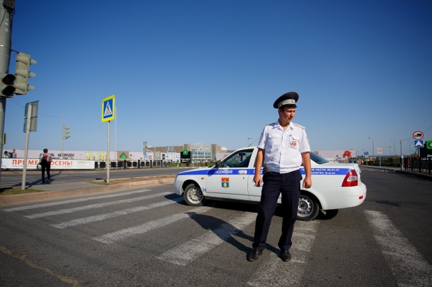 Полицейские спасли упавшую на улице в центре Волгограда девушку Полицейские спасли упавшую на улице в центре Волгограда девушку
