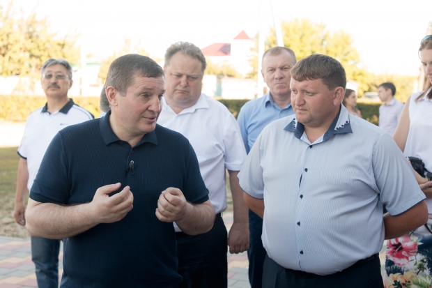 Благоустройство в поселке Усть-Бузулукском губернатор назвал образцовым