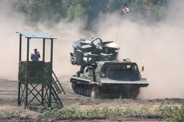 Военные инженеры из четырех стран осваивают гоночную трассу в Волжском Военные инженеры из четырех стран осваивают гоночную трассу в Волжском
