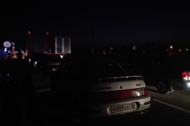 На въезде в Волгоград образовалась многокилометровая пробка На въезде в Волгоград образовалась многокилометровая пробка