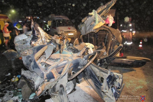 В жуткой аварии под Волгоградом погибли двое детей пяти и семи лет В жуткой аварии под Волгоградом погибли двое детей пяти и семи лет