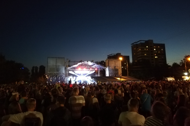 В День молодежи волжане послушали DJ Groove и Quest Pistols Show В День молодежи волжане послушали DJ Groove и Quest Pistols Show