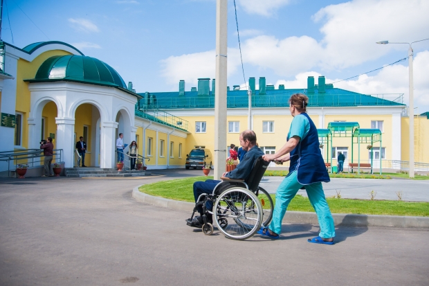 Льготникам Волгограда с начала года выдали 11330 костылей и колясок Льготникам Волгограда с начала года выдали 11330 костылей и колясок