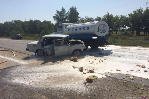 В ДТП с молоковозом в Волгоградской области пострадал водитель ВАЗа В ДТП с молоковозом в Волгоградской области пострадал водитель ВАЗа