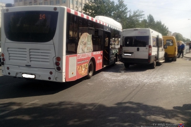 В массовом ДТП в Волжском пострадали три пассажирки В массовом ДТП в Волжском пострадали три пассажирки