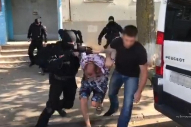 Двоих волжан задержали в Волгограде за угон 14 иномарок премиум-класса Двоих волжан задержали в Волгограде за угон 14 иномарок премиум-класса