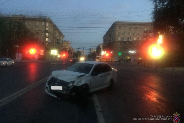 Пенсионерка из Калужской области устроила ДТП в центре Волгограда Пенсионерка из Калужской области устроила ДТП в центре Волгограда