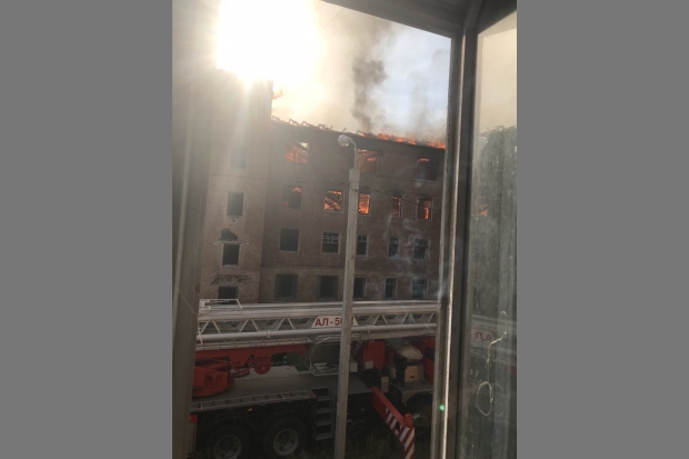 Общежитие загорелось в Тракторозаводском районе Волгограда Общежитие загорелось в Тракторозаводском районе Волгограда