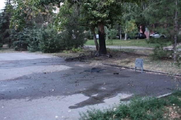 Ночью в центре Волгограда спалили лавочку Ночью в центре Волгограда спалили лавочку