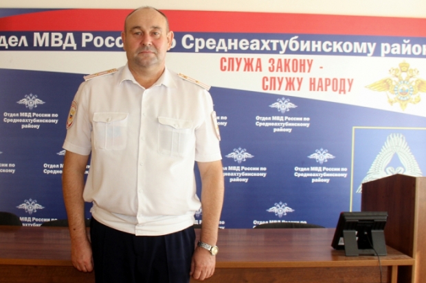 В Среднеахтубинском районе полицейский спас ребенку жизнь В Среднеахтубинском районе полицейский спас ребенку жизнь