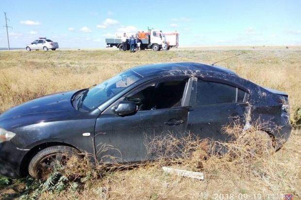 Двое взрослых и ребенок пострадали в опрокинувшейся «Мазде» под Волгоградом Двое взрослых и ребенок пострадали в опрокинувшейся «Мазде» под Волгоградом