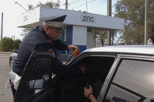 В Волгограде за три часа 40 водителей расстались с тонировкой В Волгограде за три часа 40 водителей расстались с тонировкой