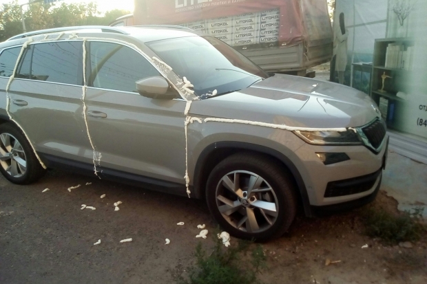 Skoda Kodiaq «заклеили» из мести строительной пеной в Волгограде Skoda Kodiaq «заклеили» из мести строительной пеной в Волгограде