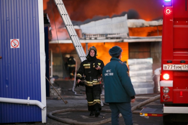 Ночью в Советском районе в Волгограде дотла сгорел «Мерседес-222» Ночью в Советском районе в Волгограде дотла сгорел «Мерседес-222»