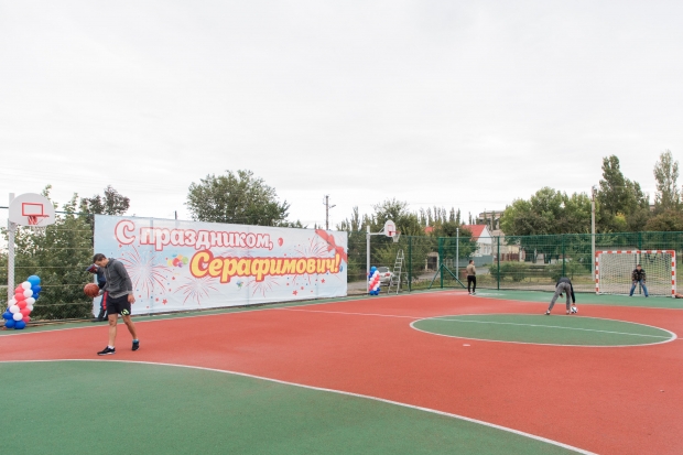 В Серафимовиче открыта спортивная площадка Елены Исинбаевой В Серафимовиче открыта спортивная площадка Елены Исинбаевой
