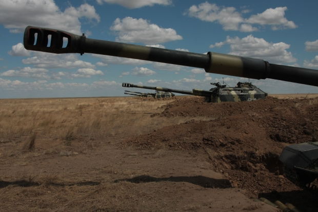 Артиллеристы израсходовали 40 тонн боеприпасов на учениях под Волгоградом Артиллеристы израсходовали 40 тонн боеприпасов на учениях под Волгоградом