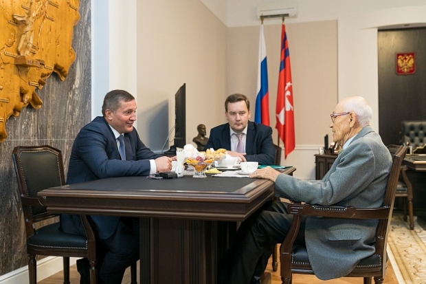 Бочаров предложил присвоить Борису Екимову звание Почетного гражданина региона Бочаров предложил присвоить Борису Екимову звание Почетного гражданина региона