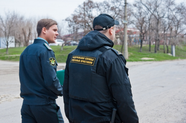 С пяти волгоградцев приставы взыскали 58 тысяч рублей долгов за тепло С пяти волгоградцев приставы взыскали 58 тысяч рублей долгов за тепло
