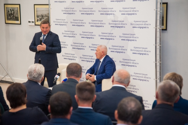 Андрей Бочаров провел рабочую встречу с главами муниципальных образований региона Андрей Бочаров провел рабочую встречу с главами муниципальных образований региона