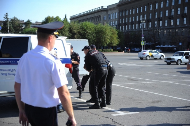 В Волгограде рецидивист ограбил знакомого на 7 тысяч рублей В Волгограде рецидивист ограбил знакомого на 7 тысяч рублей