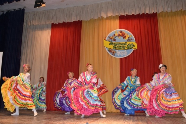 В Камышине «зажгли» дедушки и бабушки В Камышине «зажгли» дедушки и бабушки