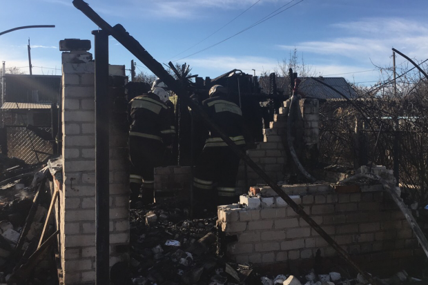 При пожаре в Волгограде погибли 57-летняя женщина и ее сын